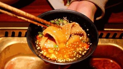 这家店老板说啦，毛肚不好吃就退货，你准备去退货吗？