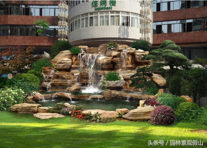 小型假山制作过程的小视频,小型假山鱼池制作视频