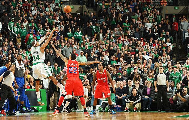 如何练投篮的正确姿势和手型,如何训练投篮姿势与准度