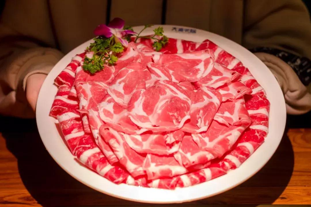 这家店老板说啦，毛肚不好吃就退货，你准备去退货吗？