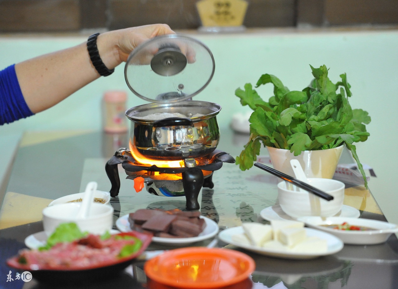 哪种锅可以煮火锅,冬天到了煮火锅吃什么好