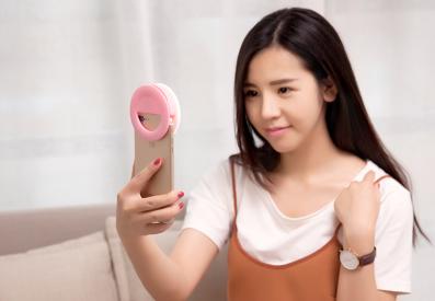 日常拍照用的自拍神器,自拍和拍视频必备神器