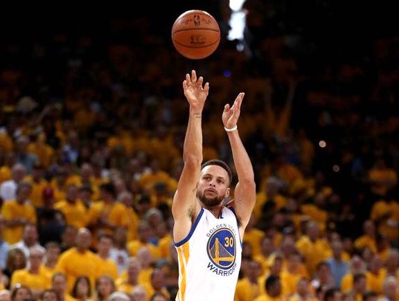 如何练投篮的正确姿势和手型,如何训练投篮姿势与准度