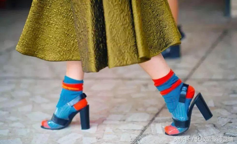 高跟鞋里面穿袜子好看吗,高跟鞋里穿什么袜子