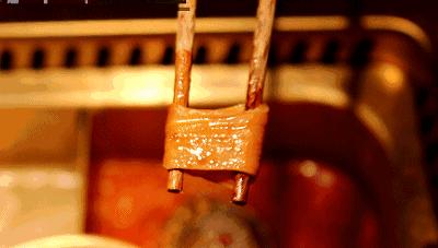 这家店老板说啦，毛肚不好吃就退货，你准备去退货吗？