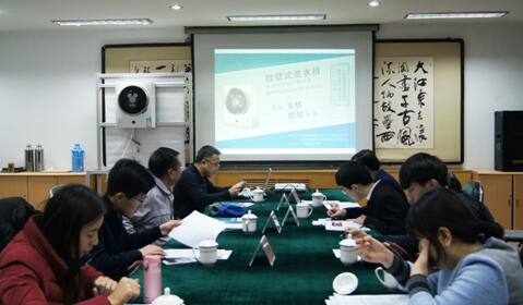 挂壁式洗衣机怎么装地上,清洗挂式洗衣机