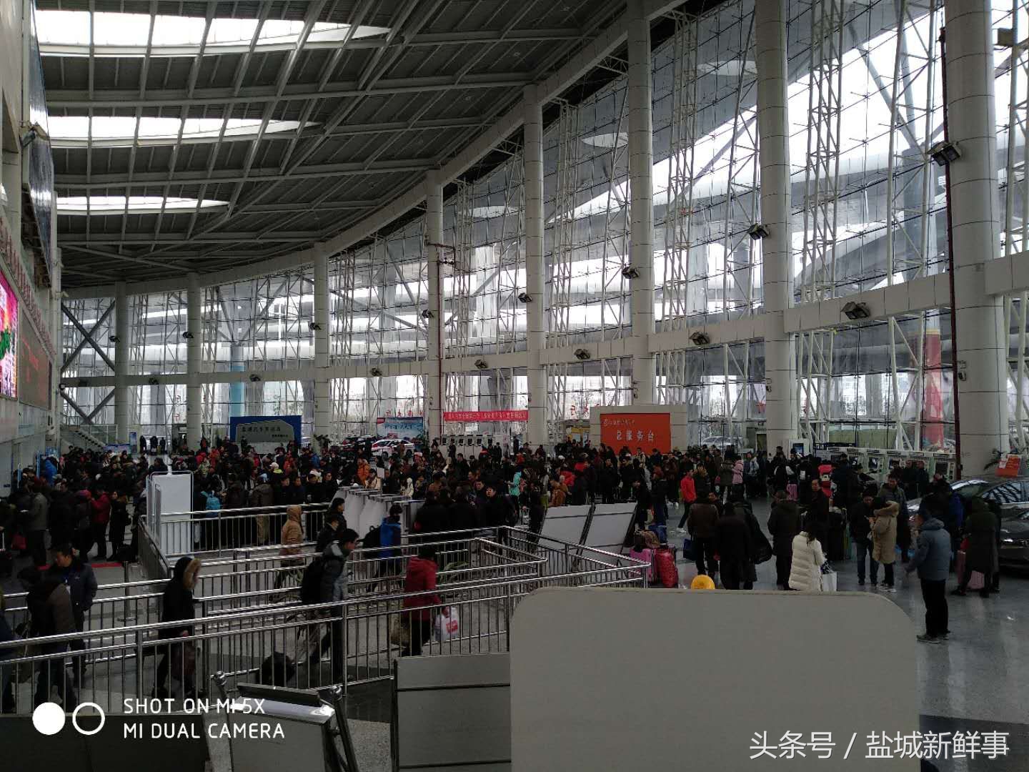 受大雪影响，25日，盐城汽车客运站长途班车全部停运