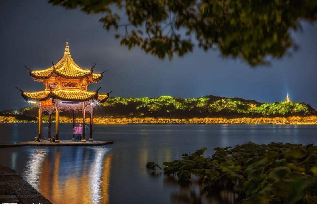 顾城的门前读诗,顾城的经典诗句感悟