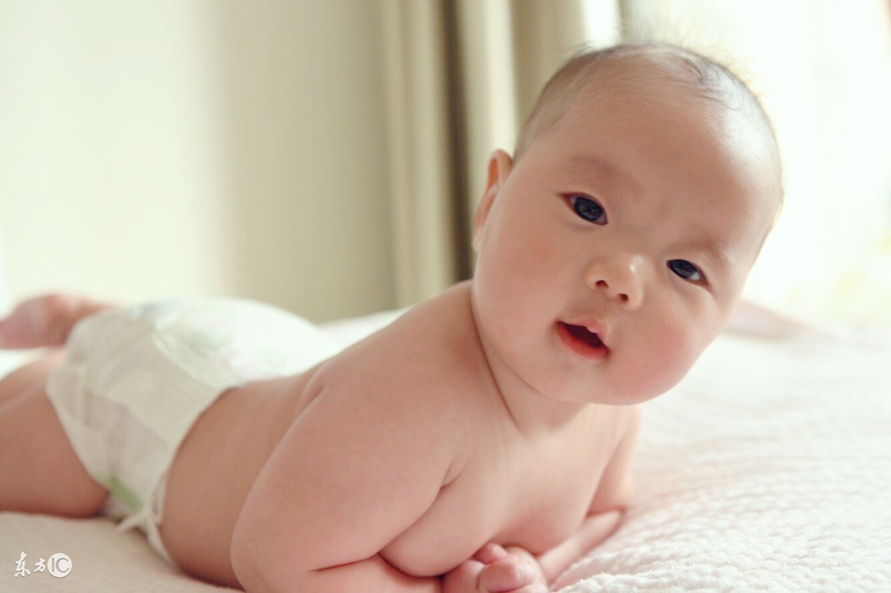 婴儿出现斗鸡眼怎么处理,怎么判断婴幼儿是不是斗鸡眼