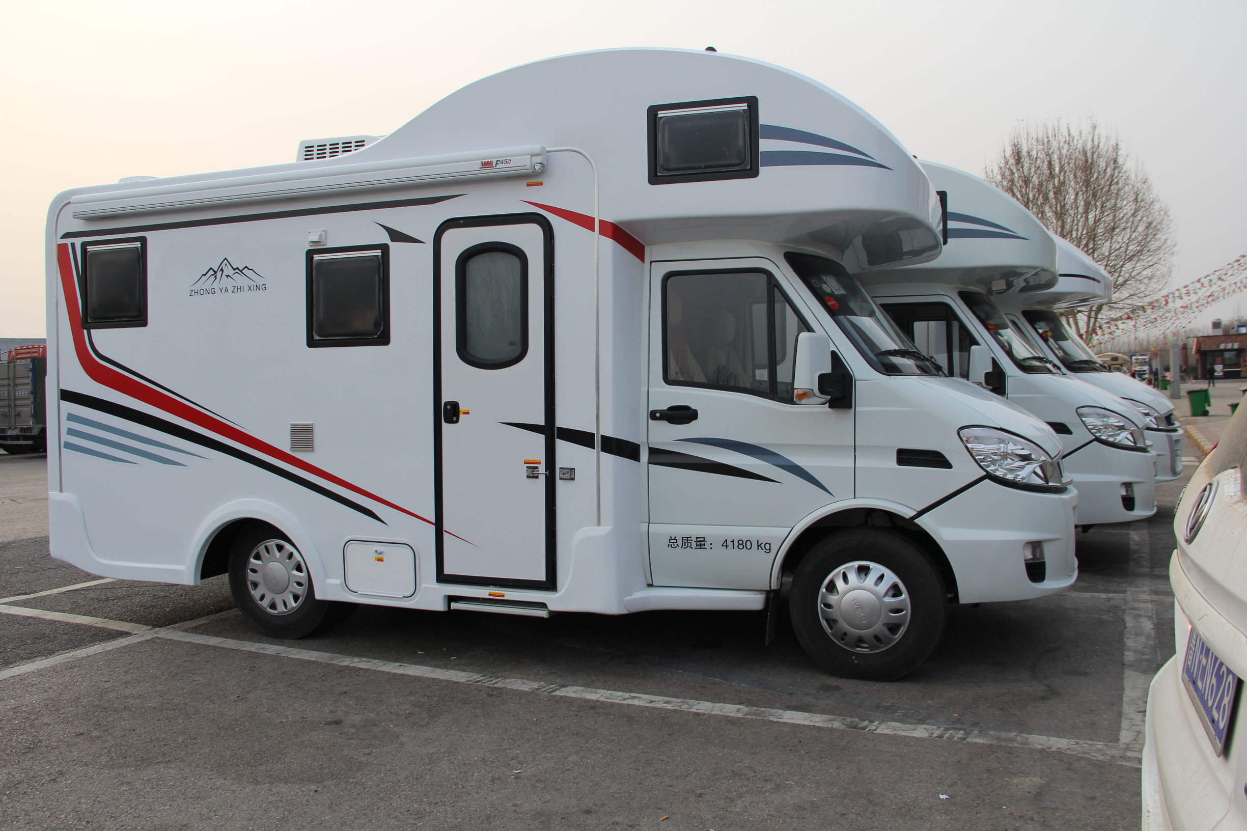 房车车身是铝制的好还是玻璃钢好,玻璃钢房车外壳的制作工艺