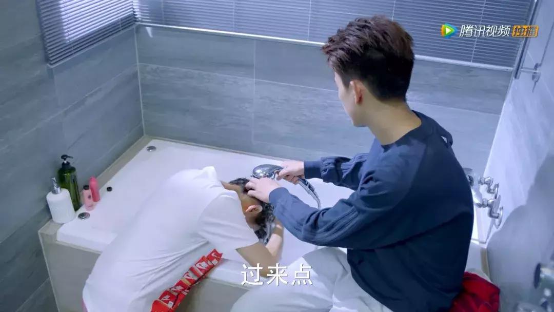 灰姑娘的故事说100年不厌，还不是心里怀揣一个李泽言么