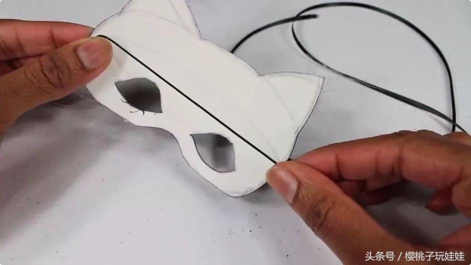 迷你手工自己动手给芭比做,手工制作芭比娃娃的头饰教程