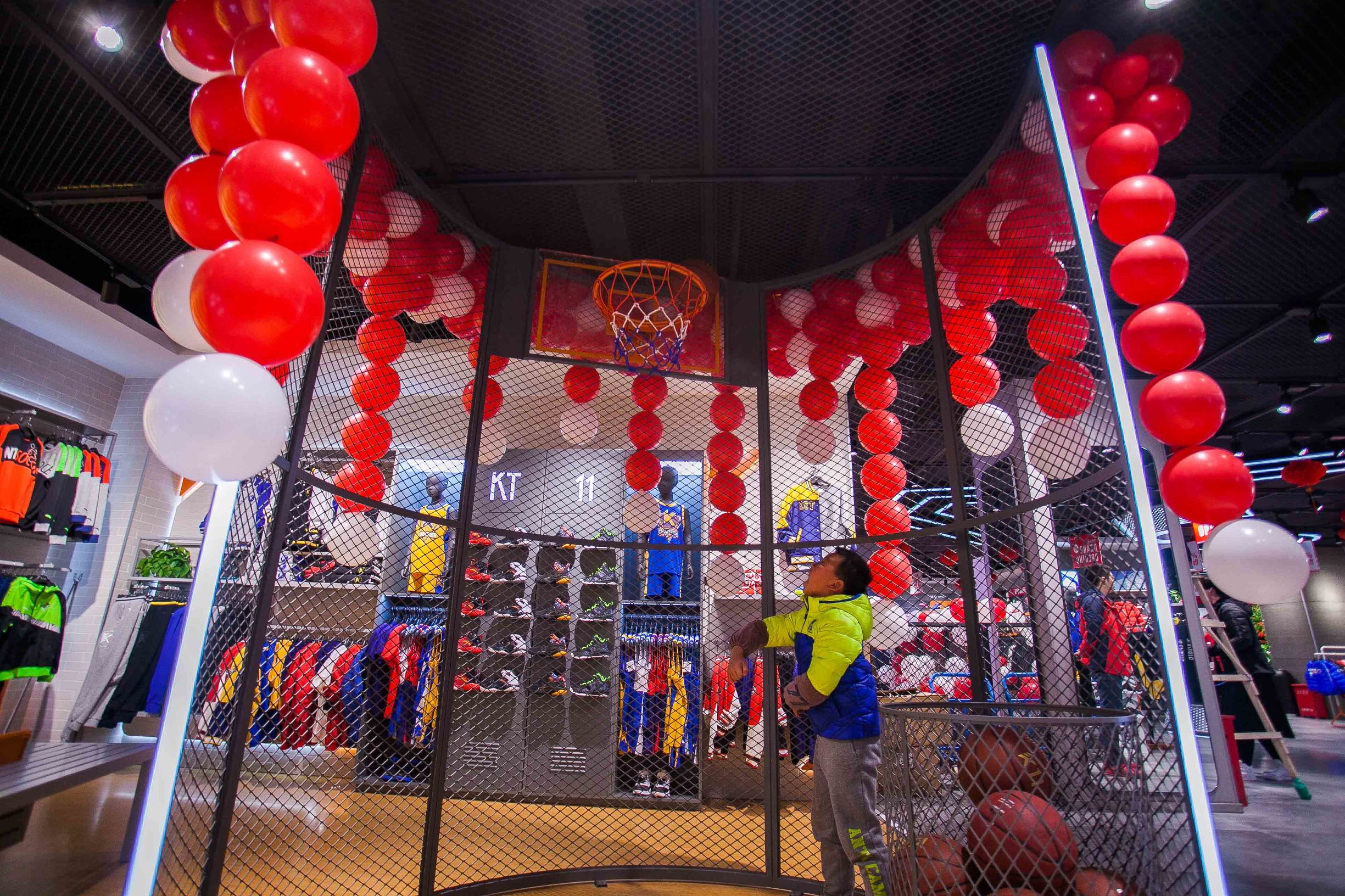 安踏成都儿童专卖店,安踏儿童实体店最新款