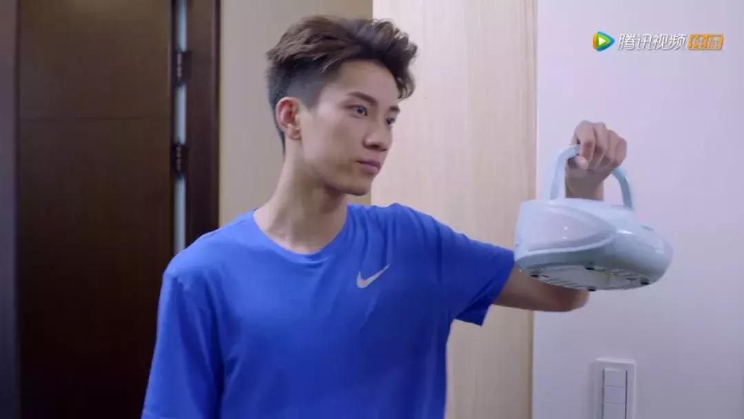 灰姑娘的故事说100年不厌，还不是心里怀揣一个李泽言么