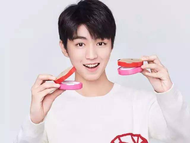 关于狗狗的彩妆,汪星人排队凑热闹