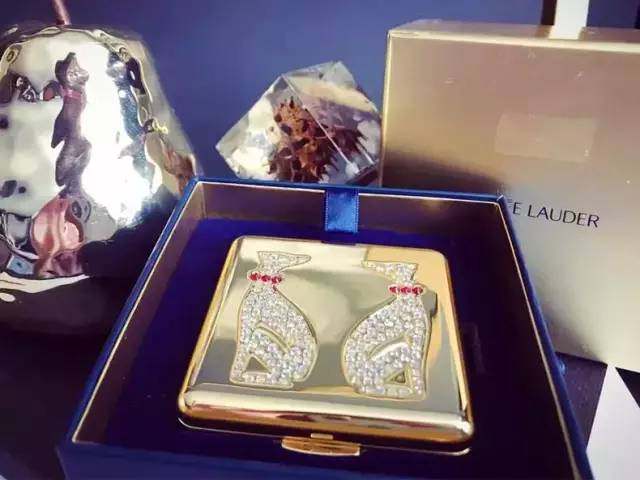 关于狗狗的彩妆,汪星人排队凑热闹