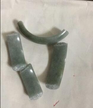 雪天摔倒手腕骨折按摩后肿得更厉害阿姨狠心砸碎2万元玉镯