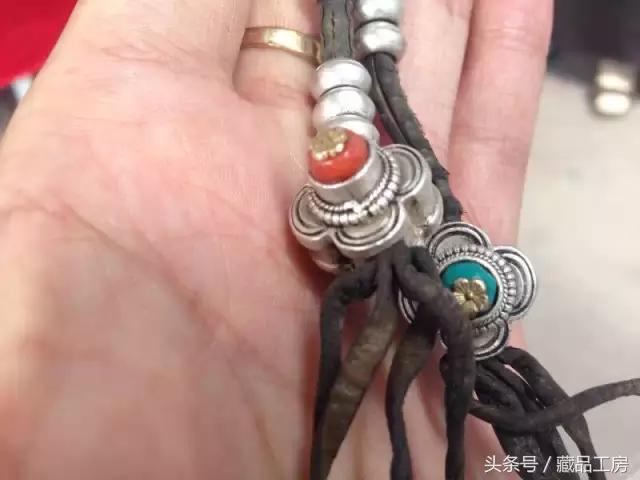 108颗佛珠计数器应该在什么位置,藏传佛珠计数器在腰珠的哪个位置