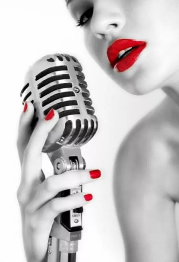 如果想做美甲什么颜色是最好看的,如果你要做美甲就别只做纯色