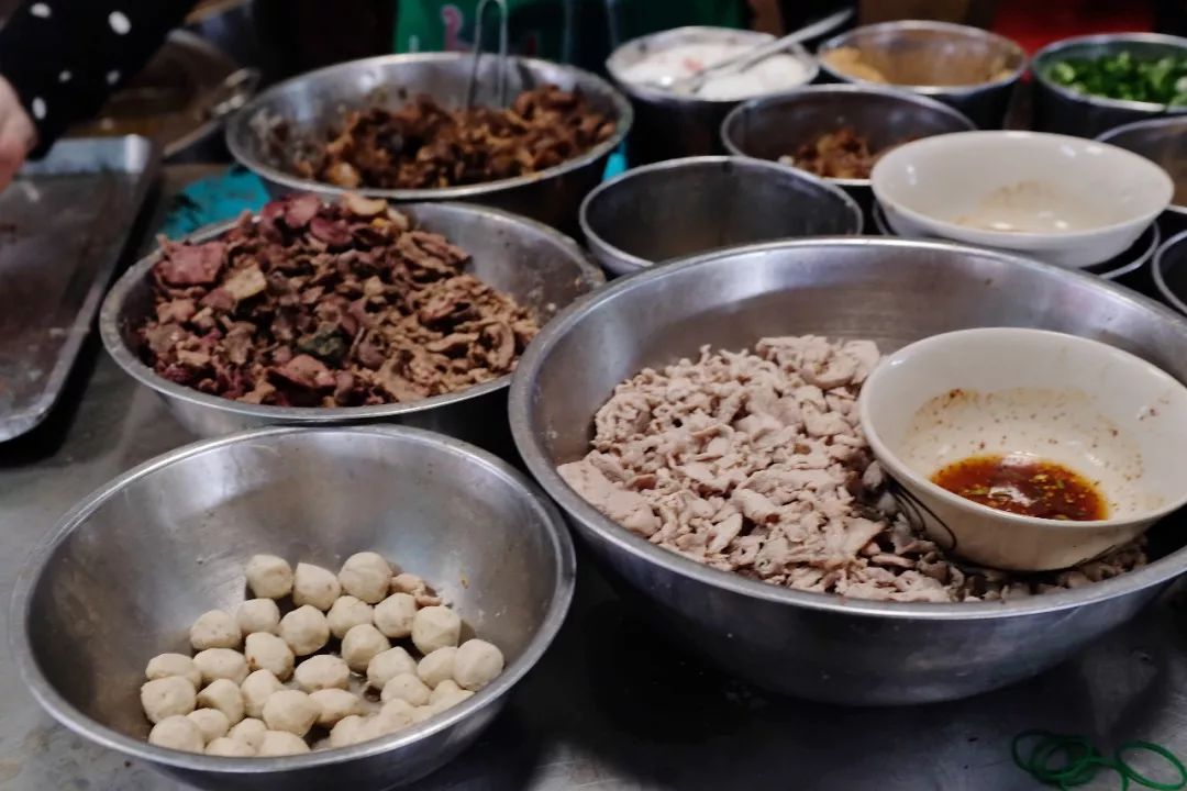 曼谷路边摊有什么好吃的,曼谷路边摊的泰式烤肉