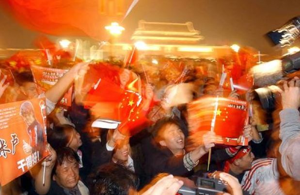 国足1比3负越南队女球迷,越南女球迷直播镜头