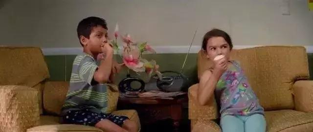 R级儿童片！抽烟喝酒纹身出*身卖**体，但她依然是好妈妈