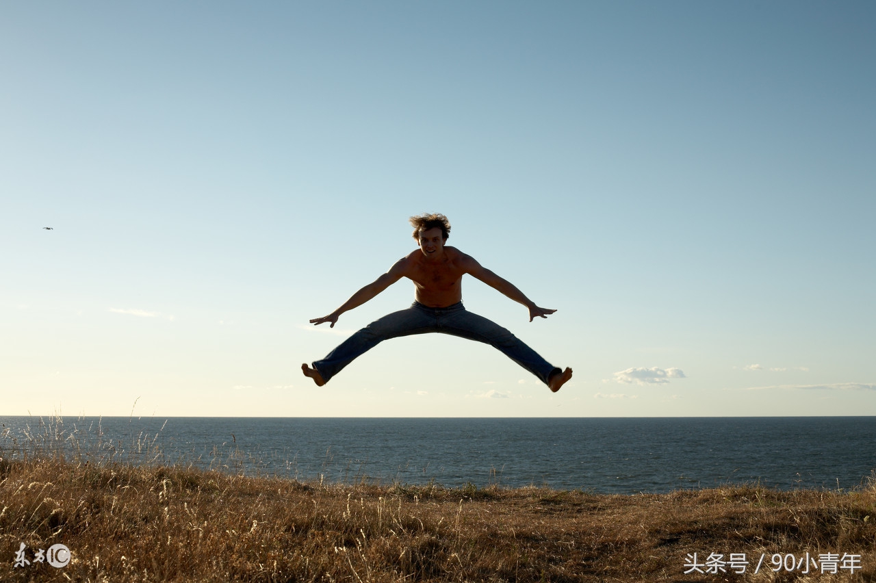大师专为弟子解开鞋带，以此保持弟子的积极性