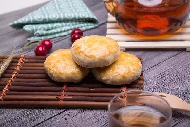 送礼就送鲜花饼,送礼送嘉华的鲜花饼