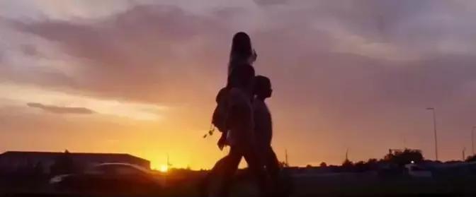 R级儿童片！抽烟喝酒纹身出*身卖**体，但她依然是好妈妈