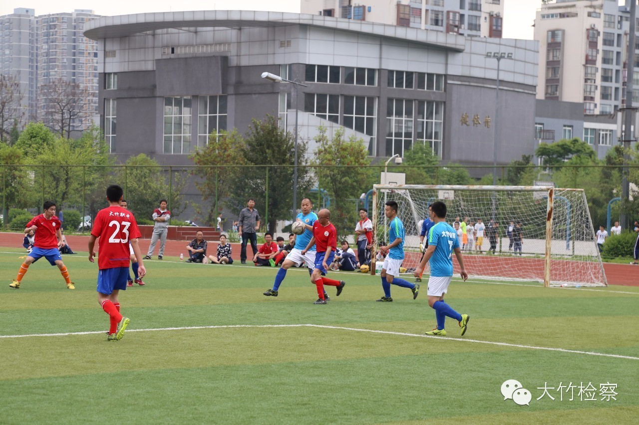 第35期图说：检察官“男神”----足球场上的英姿