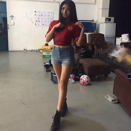 记者采访阿兰,欧洲杯女记者阿兰