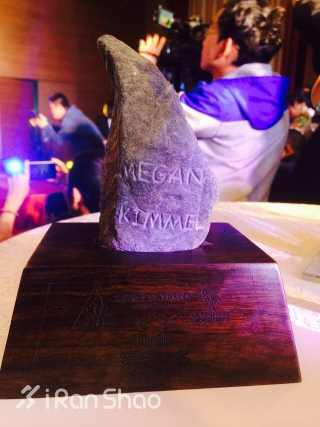 亚丁的三座神山,一群人稻城亚丁风景视频