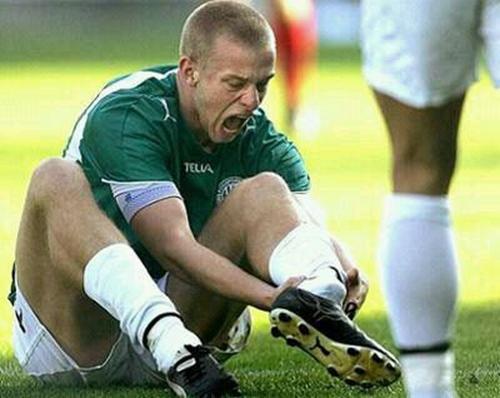 中甲再现断腿惨案,中甲赛场断腿