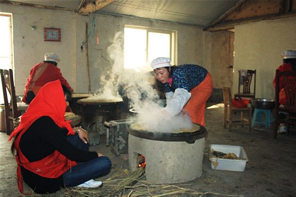 连云港美食小吃剁椒鱼头面,连云港墟沟小吃一条街