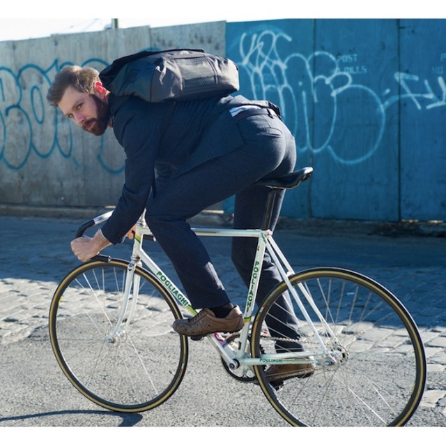 男士气质双肩背包,男生夏日训练背包