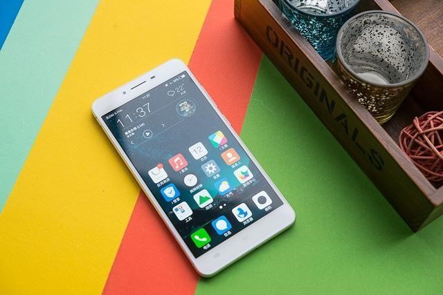 xplay5旗舰版值不值得买,xplay5标准版和高配版