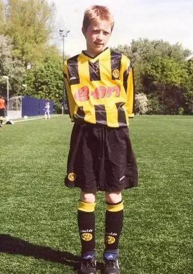 足坛巨星照片,足坛帅哥年轻的容颜