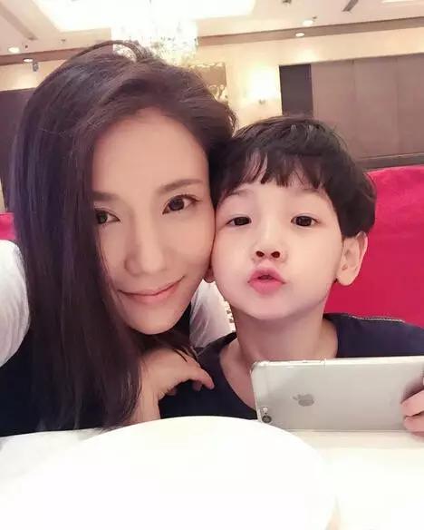 小包总杨烁低音炮,男演员小包总