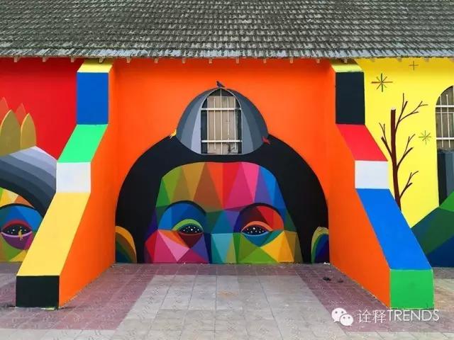 上帝涂鸦：他将废弃教堂变成了彩虹天堂