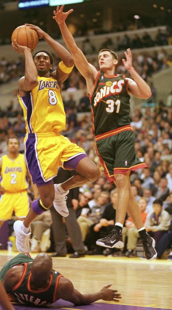 传奇落幕——科比职业生涯赛场球鞋完整回忆