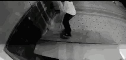 上帝涂鸦：他将废弃教堂变成了彩虹天堂