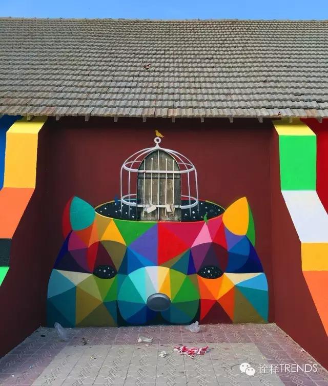 上帝涂鸦：他将废弃教堂变成了彩虹天堂