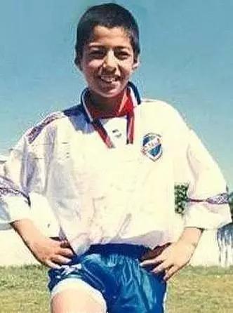 足坛巨星照片,足坛帅哥年轻的容颜