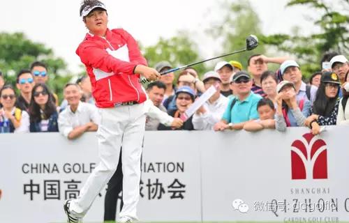 楠（nan）打的高尔夫