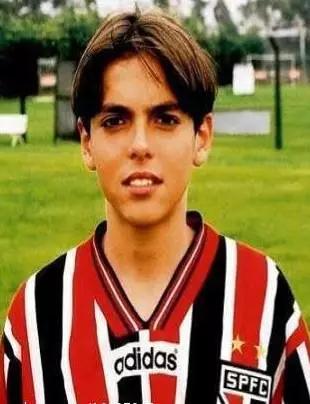 足坛巨星照片,足坛帅哥年轻的容颜