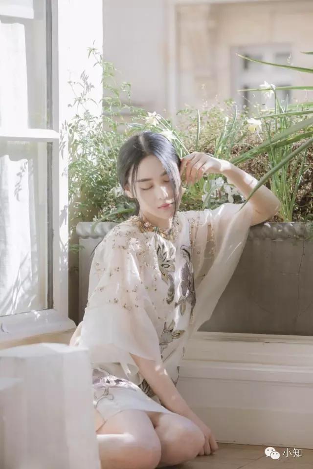 倪妮走戛纳红毯,倪妮踏上戛纳红毯俏皮丸子头上阵