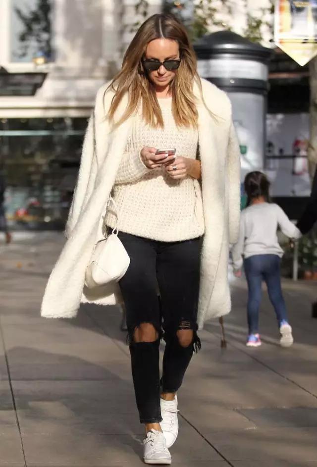 撞衫撞鞋了,撞衫就算了居然还撞鞋