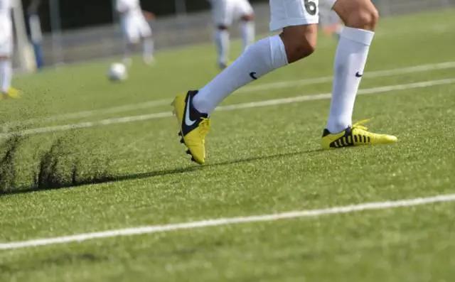 足球毕业季视频,毕业季不说再见歌曲