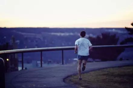 最适合跑步时听的50首歌总有一首适合你的节奏！