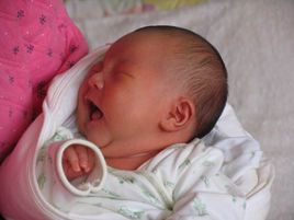 婴儿发烧退烧贴的正确贴法,婴儿发烧物理退烧的正确方法